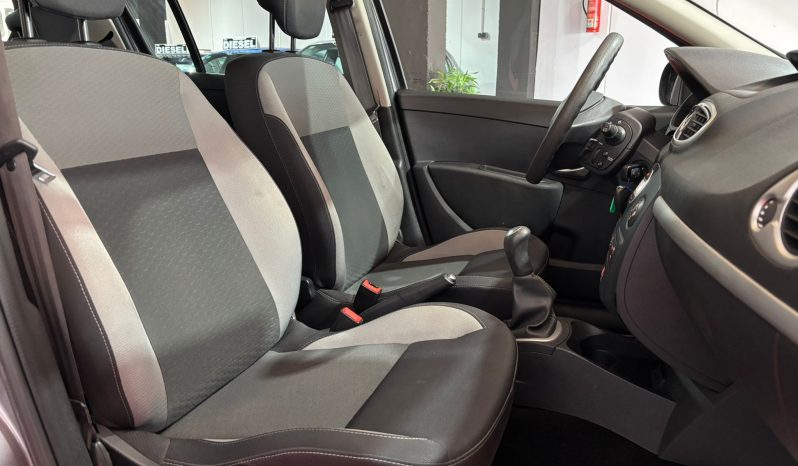 RENAULT CLIO 1.2 GASOLINA 75CV lleno