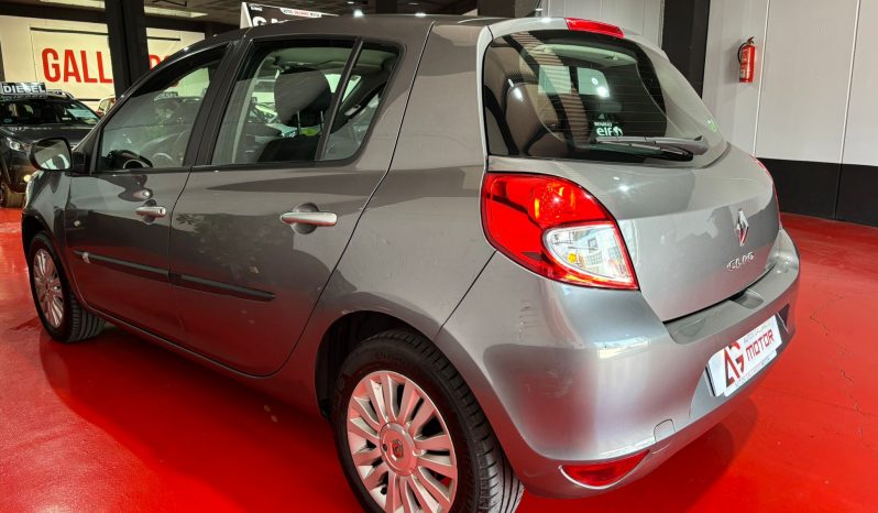 RENAULT CLIO 1.2 GASOLINA 75CV lleno