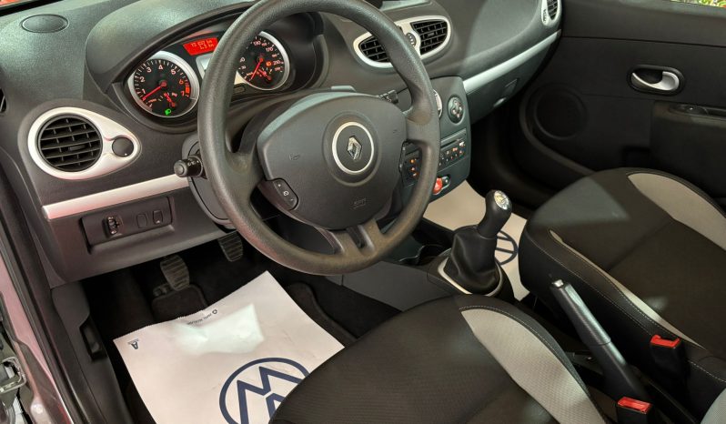 RENAULT CLIO 1.2 GASOLINA 75CV lleno