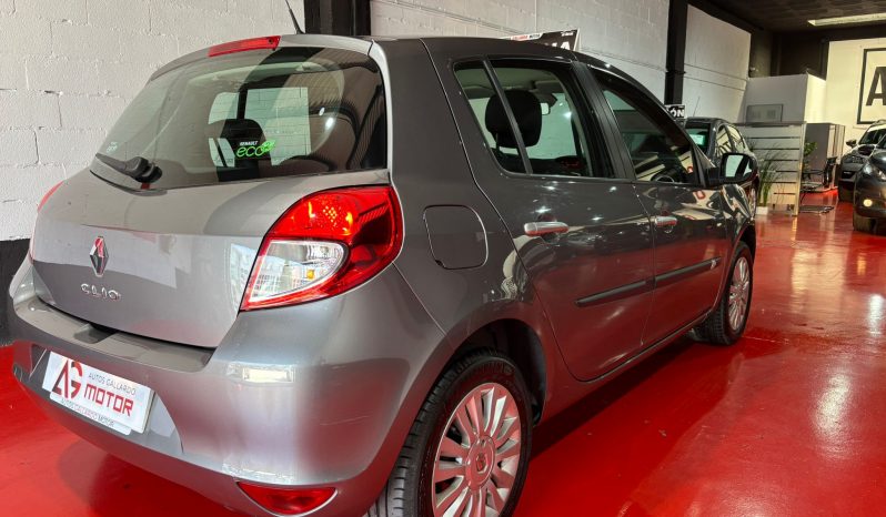 RENAULT CLIO 1.2 GASOLINA 75CV lleno